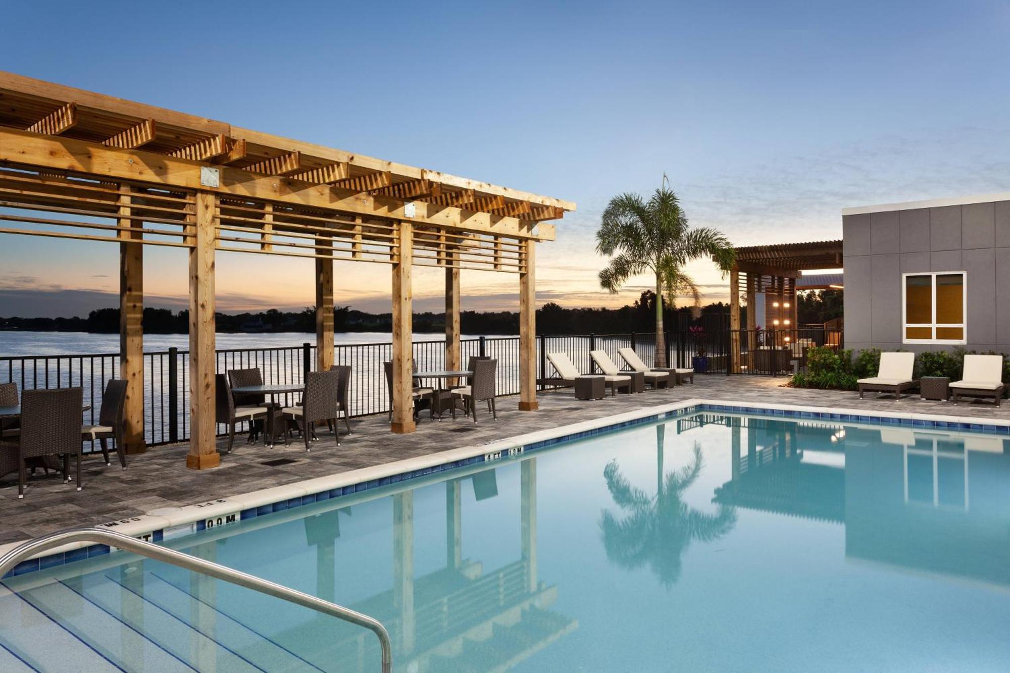 Courtyard By Marriott Winter Haven Hotel Exterior photo